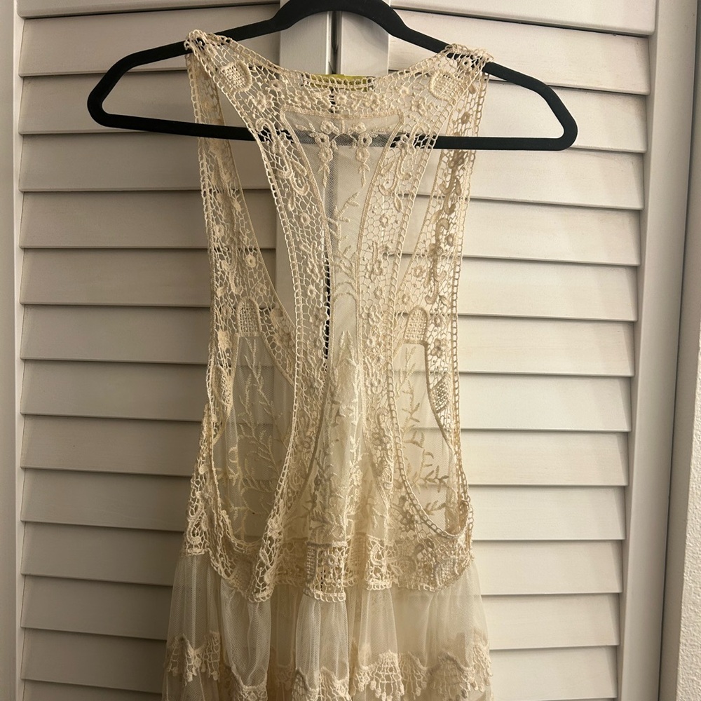 lacy, flowy layering top - Picture 4 of 6